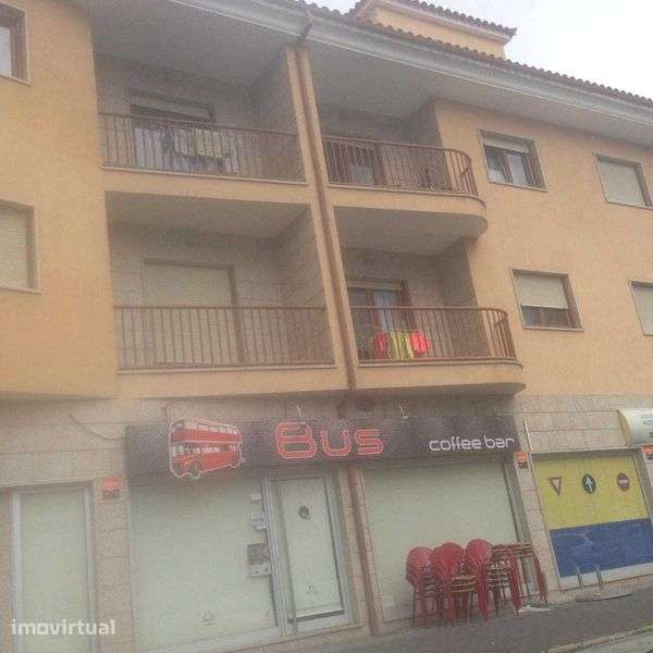 Apartamento T1 com Garagem Frente Universidade em Bragança - Grande imagem: 2/9