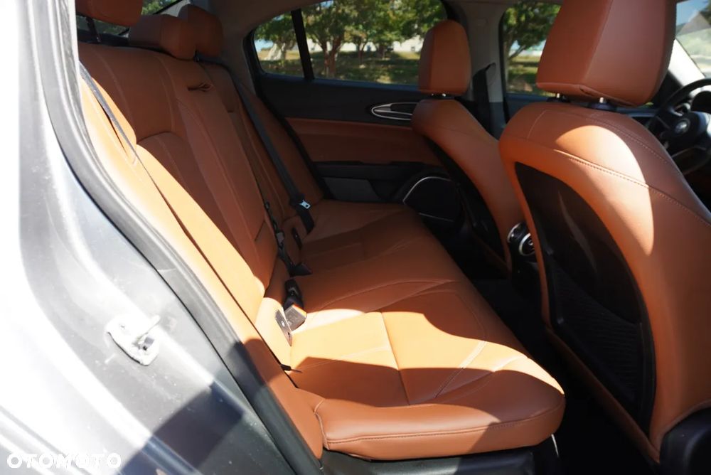 Alfa Romeo Giulia - 12