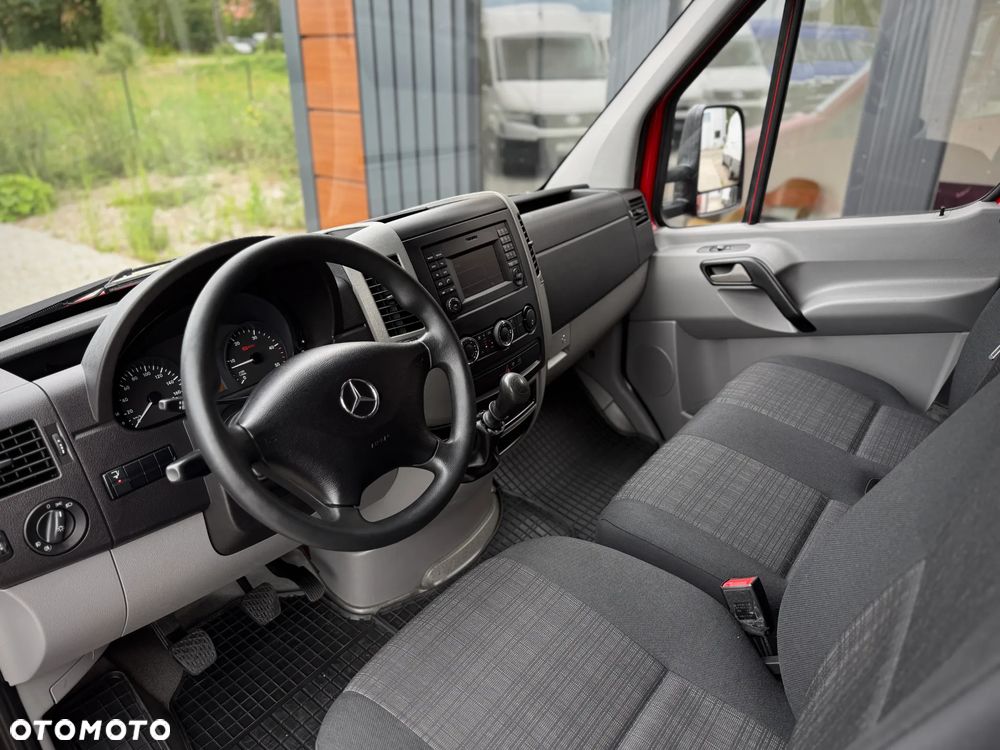 Mercedes-Benz Sprinter 519 CDI / 3.0 V6 190KM / Kontener 4,4m + Winda 750kg + Drzwi Boczne / TYLKO 225.983KM PRZEBIEGU / 2018 ROK PRODUKCJI / ZAREJESTROWANY W PL ! - 30