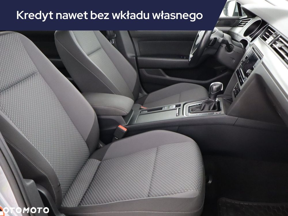 Volkswagen Passat - 11