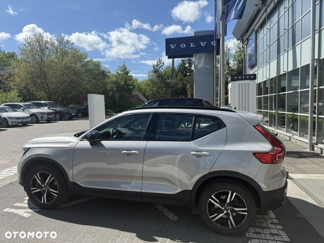 Volvo XC 40 B3 Plus Dark - 32
