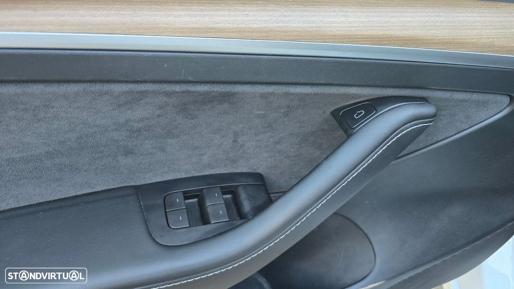 Tesla Model 3 - 9