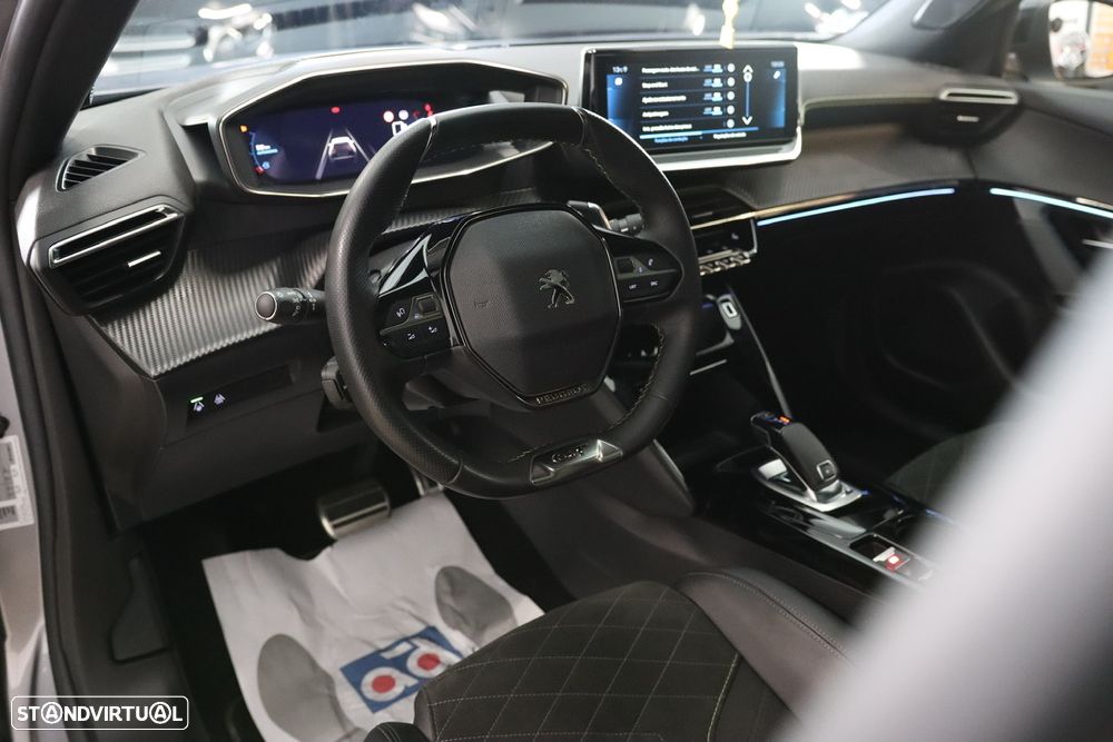 Peugeot 2008 PureTech 155 EAT8 GT - 8