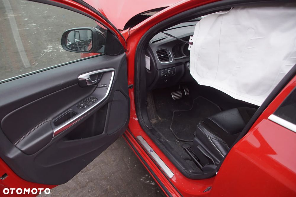 Auto na części - Volvo V60 I R-Design Lift 2.0 D4 190 KM D4204T14 TG-81SC 612 2018R Silnik Skrzynia Drzwi Błotnik Klapa Lampa Lusterko Klamka Szyba Deska Kokpit Sterownik Moduł Czujnik Licznik Wyświetlacz Panel Kierownica - 10