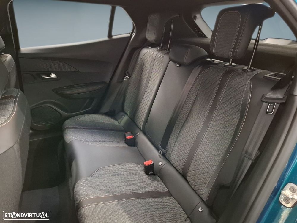 Peugeot 2008 1.2 PureTech Allure - 12