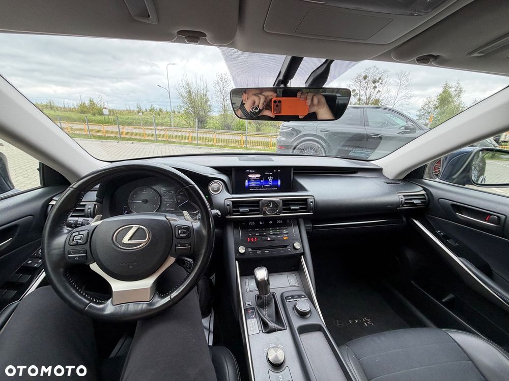 Lexus IS 200t / 300 Prestige - 12