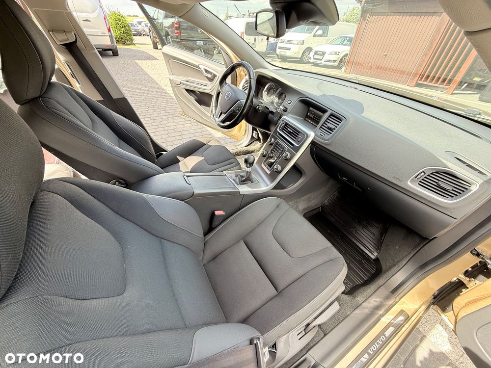 Volvo V60 DRIVe Momentum - 16