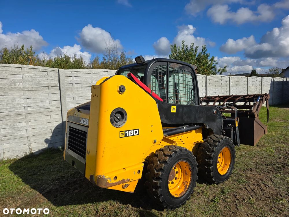JCB - 7