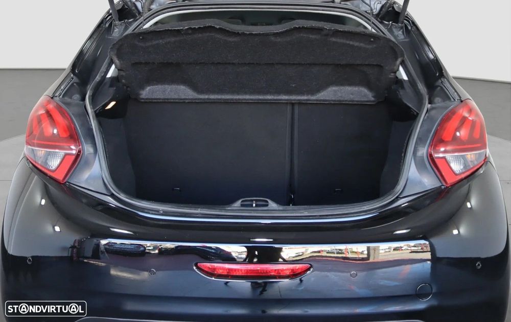 Peugeot 208 1.2 PureTech Signature - 16