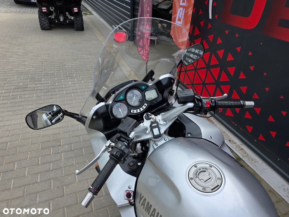 Yamaha FJR - 16