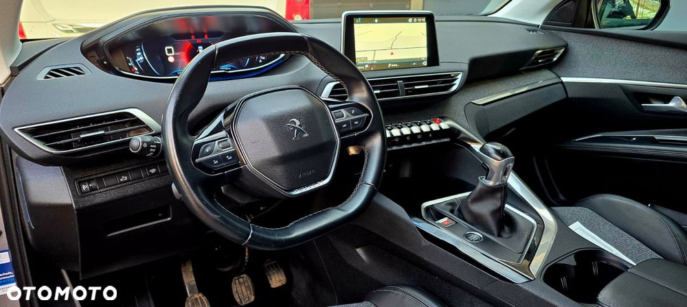 Peugeot 5008 PureTech 130 Stop & Start Allure Business-Paket - 29