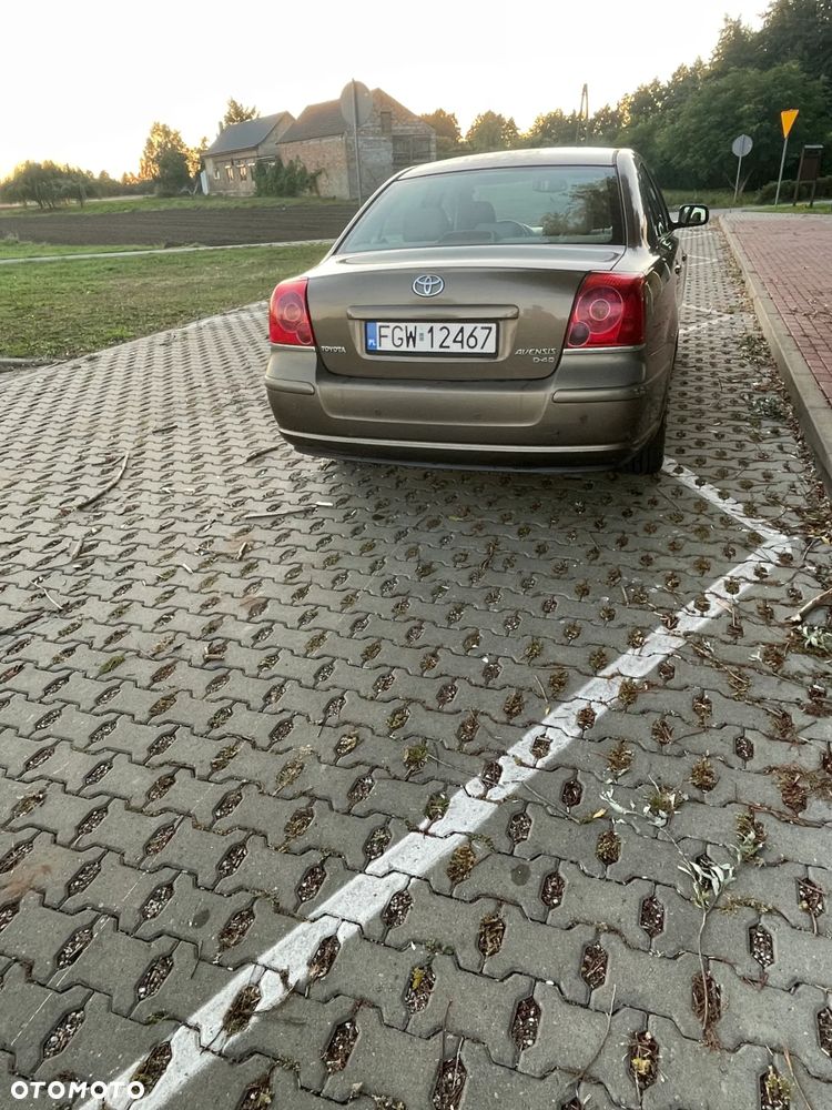 Toyota Avensis - 7