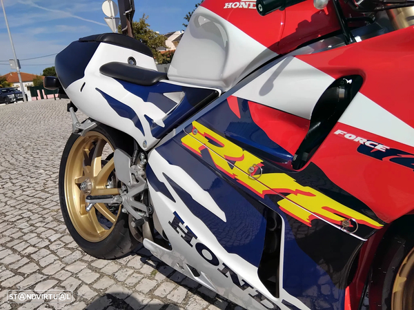 Honda RVF 