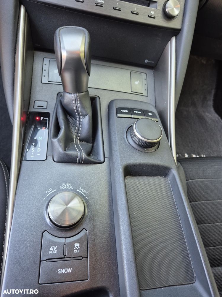Lexus Seria IS 250 Aut. Business - 23