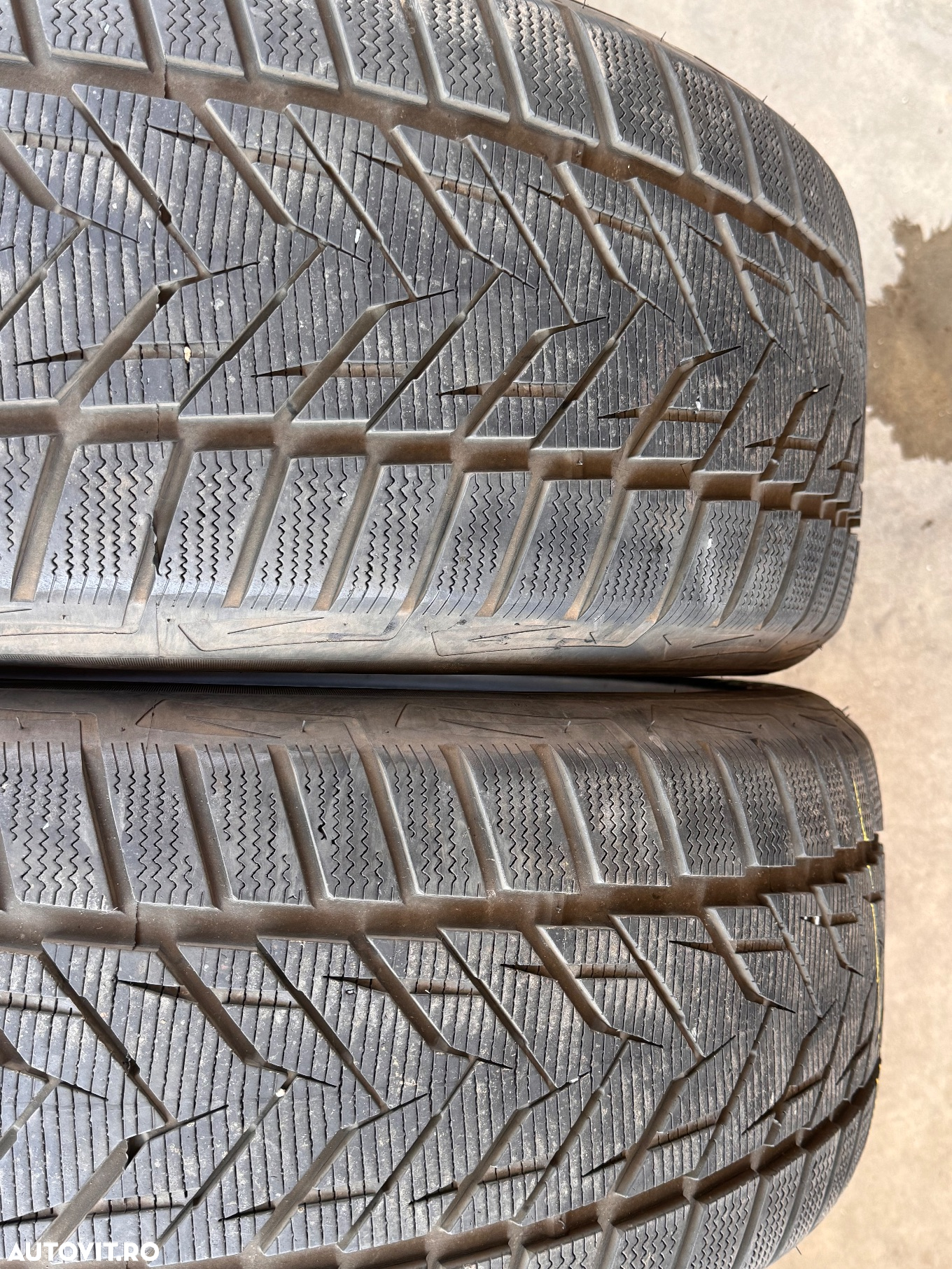 Vând 2 anvelope 275/40/22 vredestein de iarnă ca noi - 2