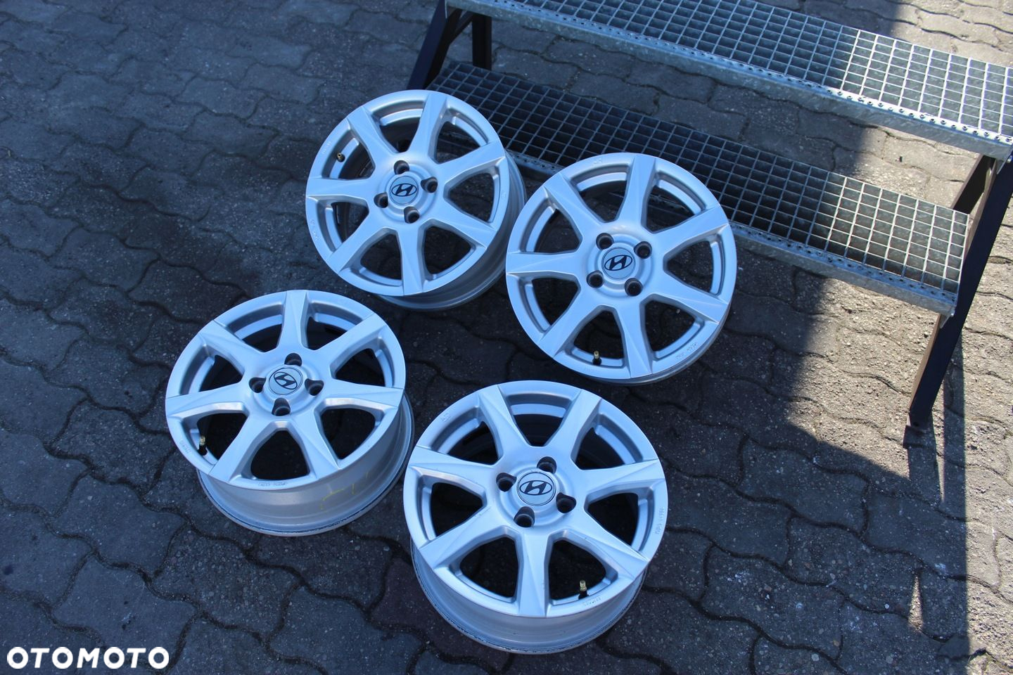 OZ HYUNDAI i10 15cali 4x100 ET47 6J TPMS - 6