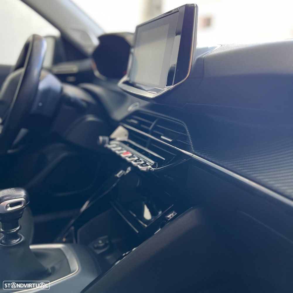 Peugeot 2008 1.2 PureTech Allure - 9