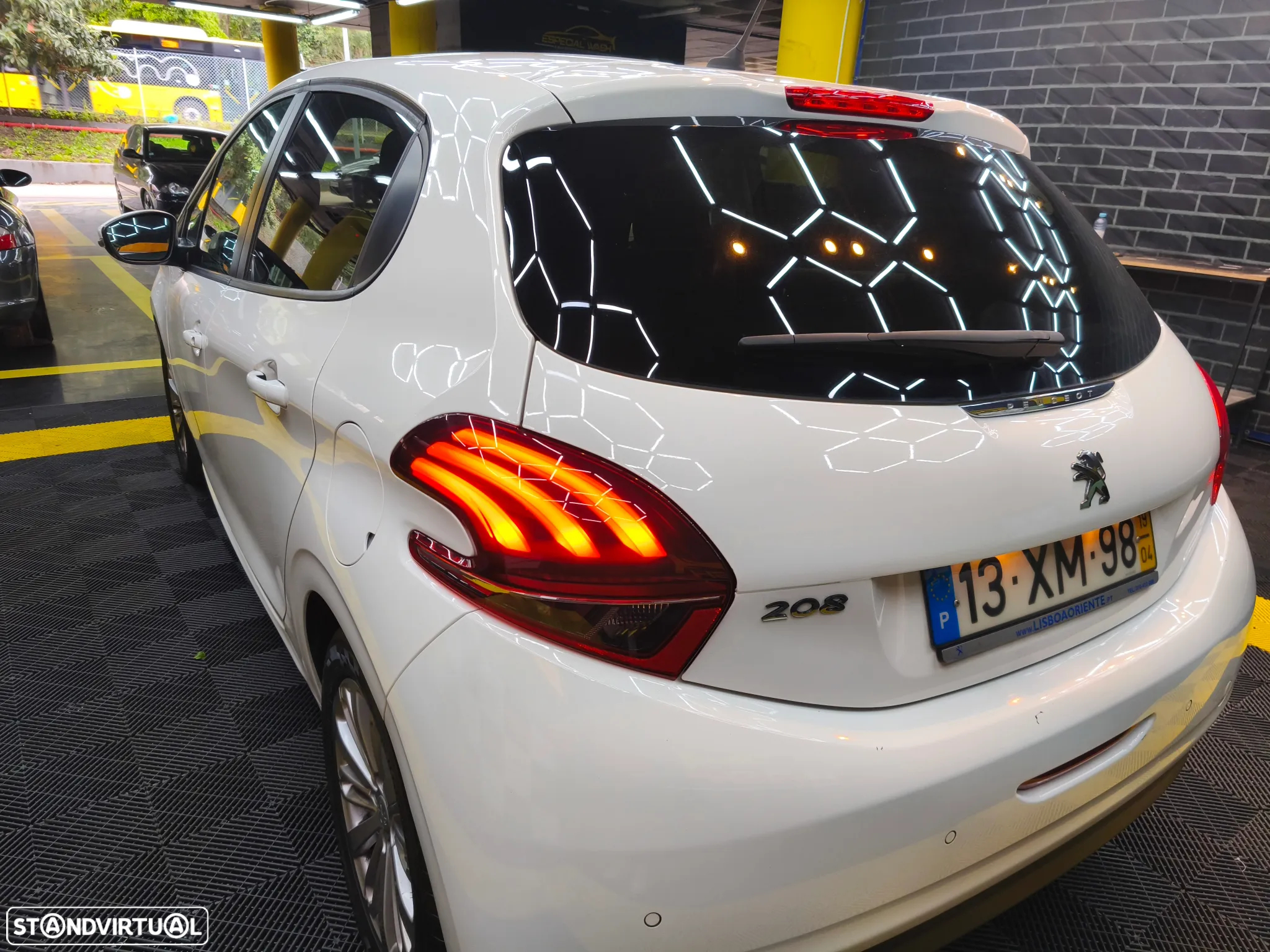 Peugeot 208 1.2 PureTech Signature - 4