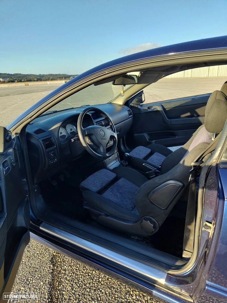 Opel Astra Coupe 1.8 16V - 8