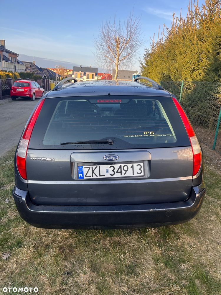 Ford Mondeo 2.0 Ghia - 12