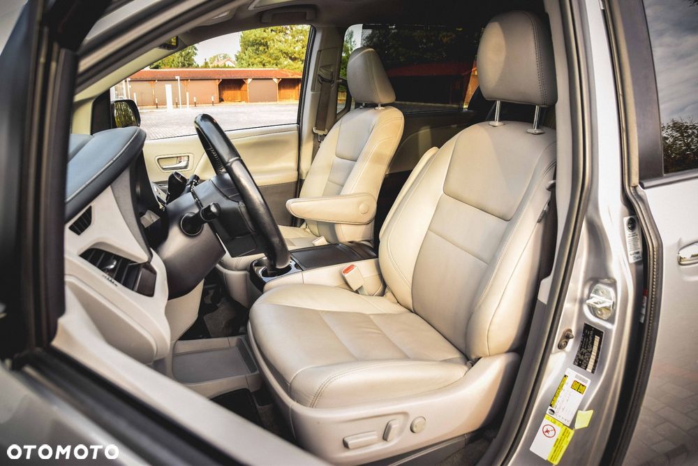 Toyota Sienna 3.5 V6 - 26