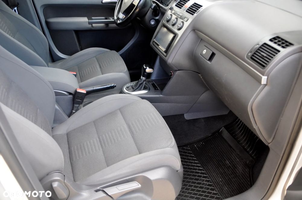 Volkswagen Touran 1.9 TDI Q-Line DSG - 9