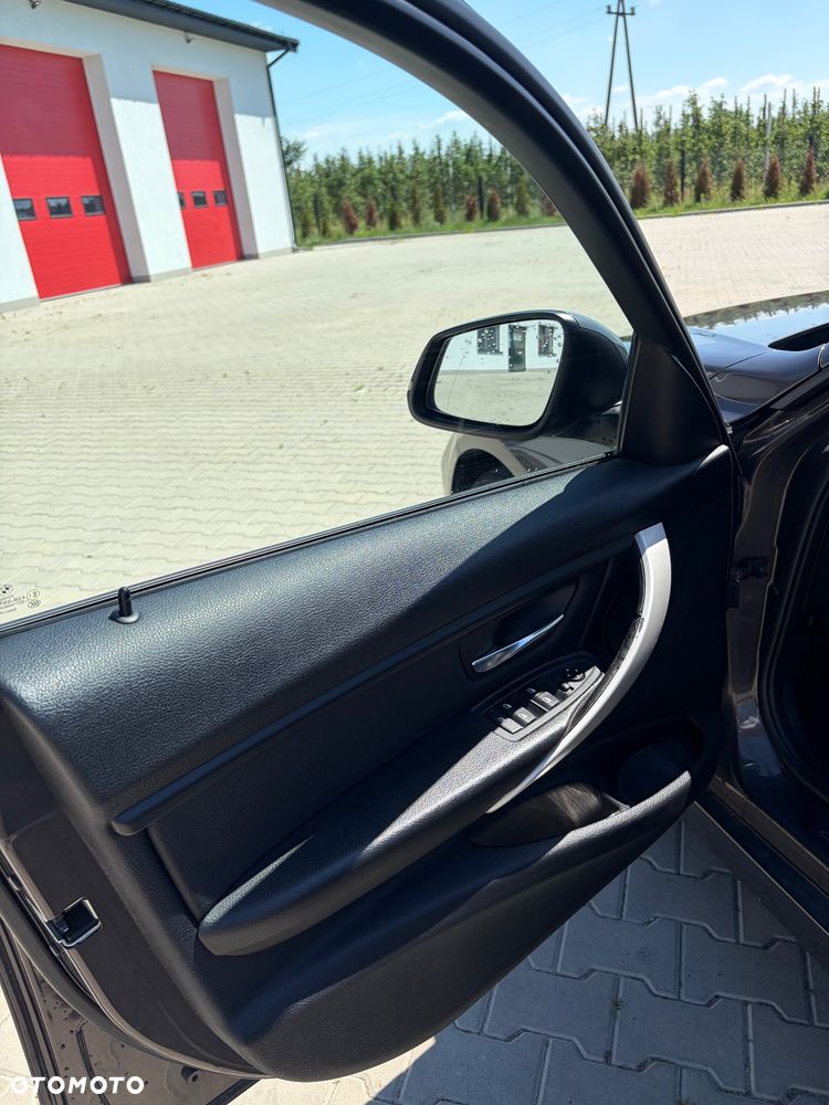 BMW Seria 3 318d Modern Line - 13