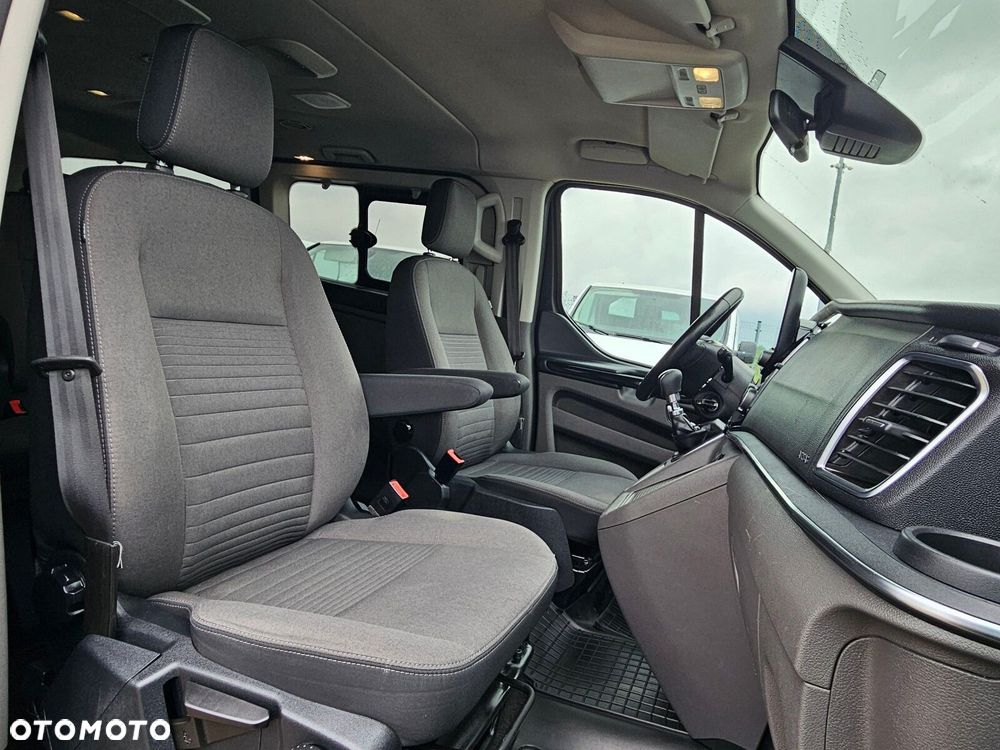 Ford Tourneo Custom - 38