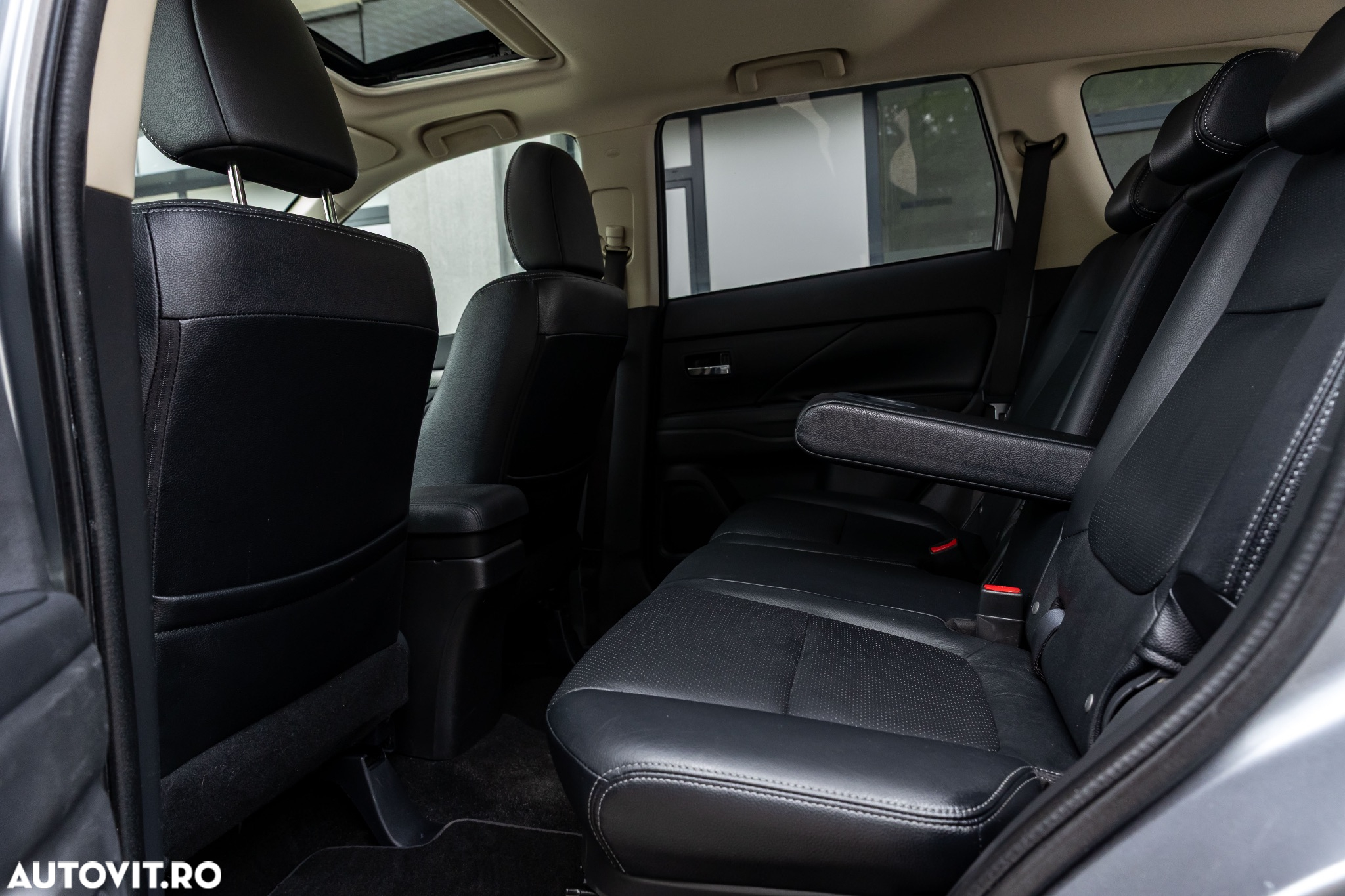 Mitsubishi Outlander 2.2 Litre 4WD DI-D Intense - 32
