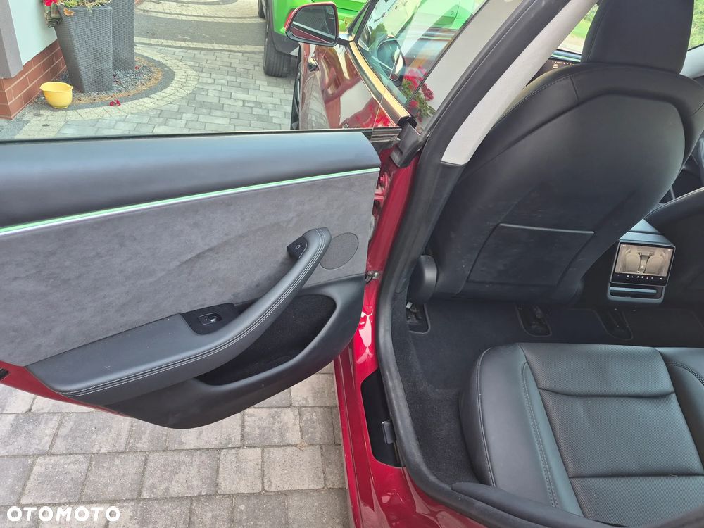 Tesla Model 3 - 32