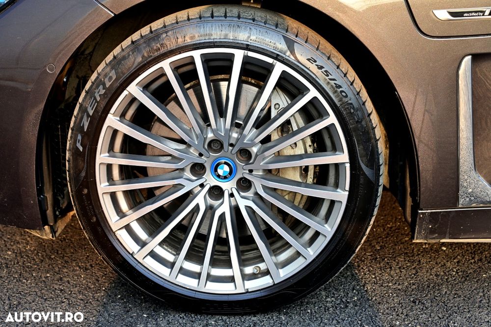 BMW Seria 7 745Le - 32