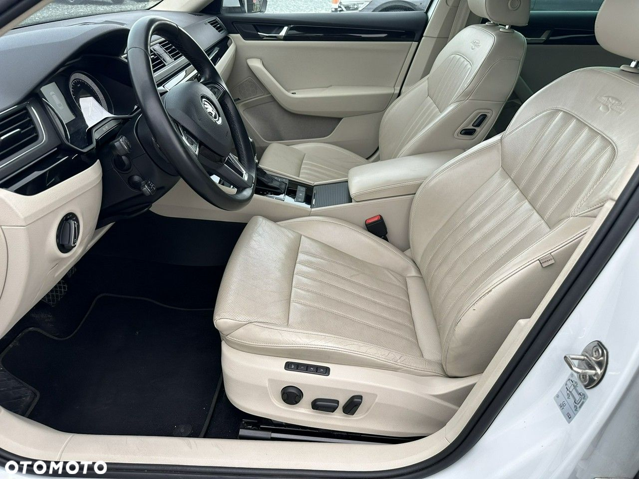 Skoda Superb Combi 2.0 TDI DSG L&K - 11