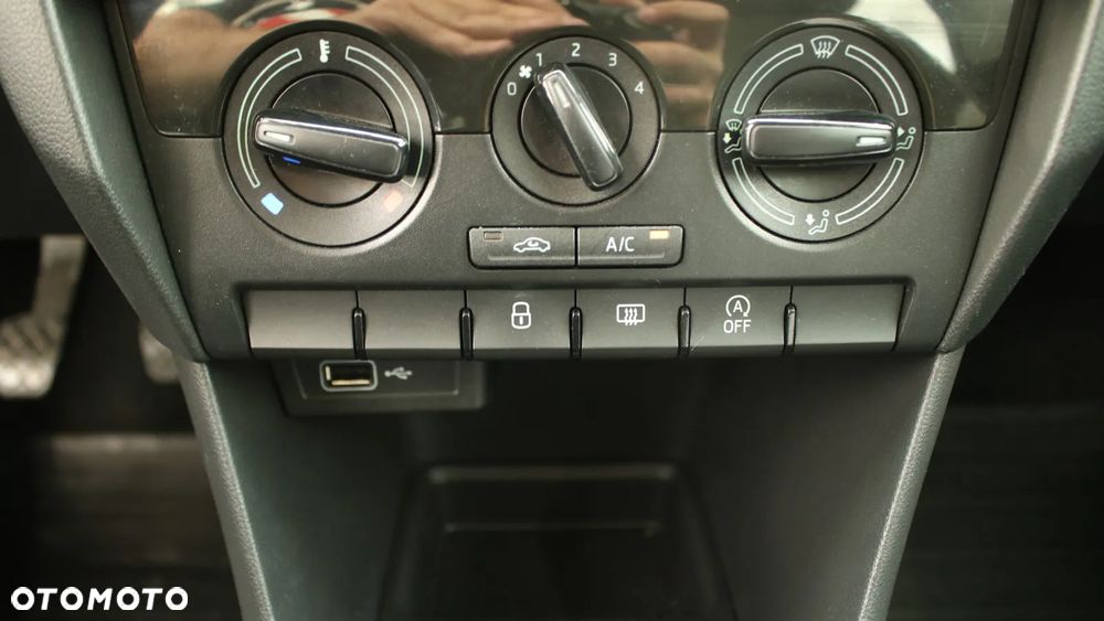 Skoda RAPID 1.0 TSI Ambition - 18