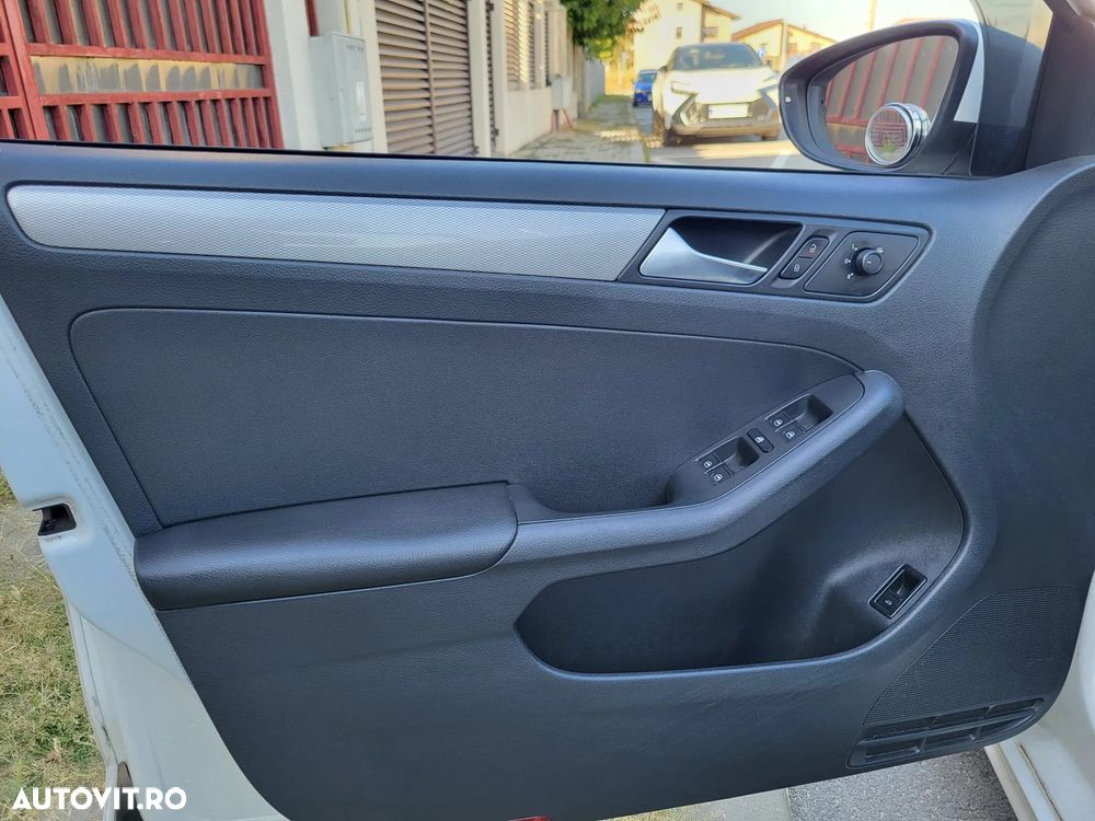 Volkswagen Jetta - 23