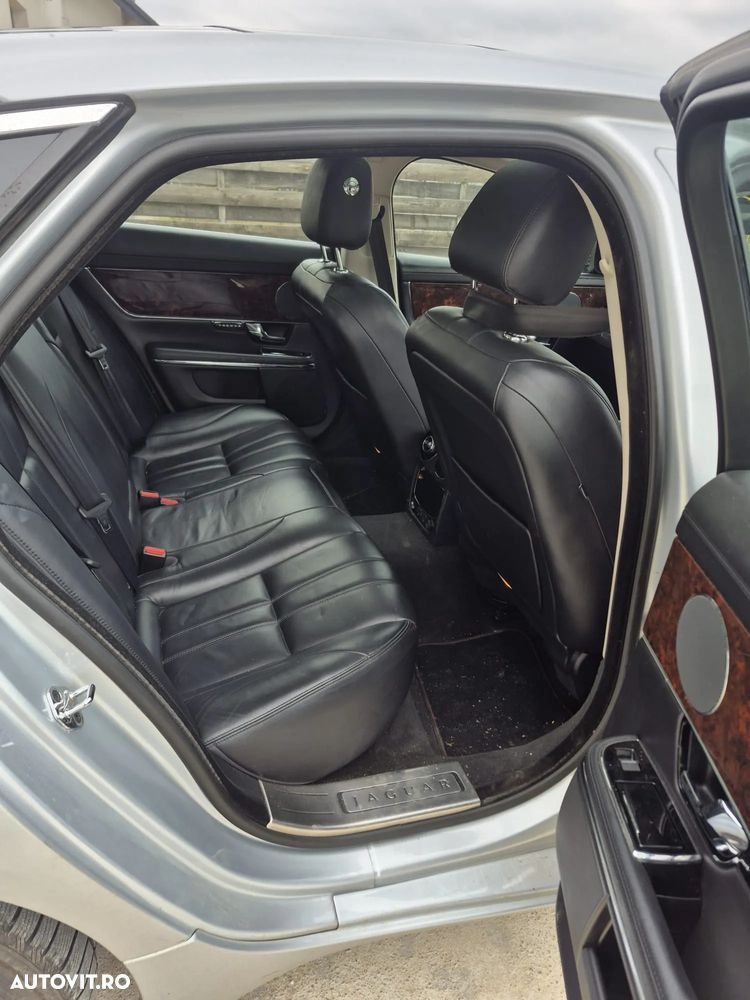 Jaguar XJ 3.0 V6 Portfolio Aut LWB - 9