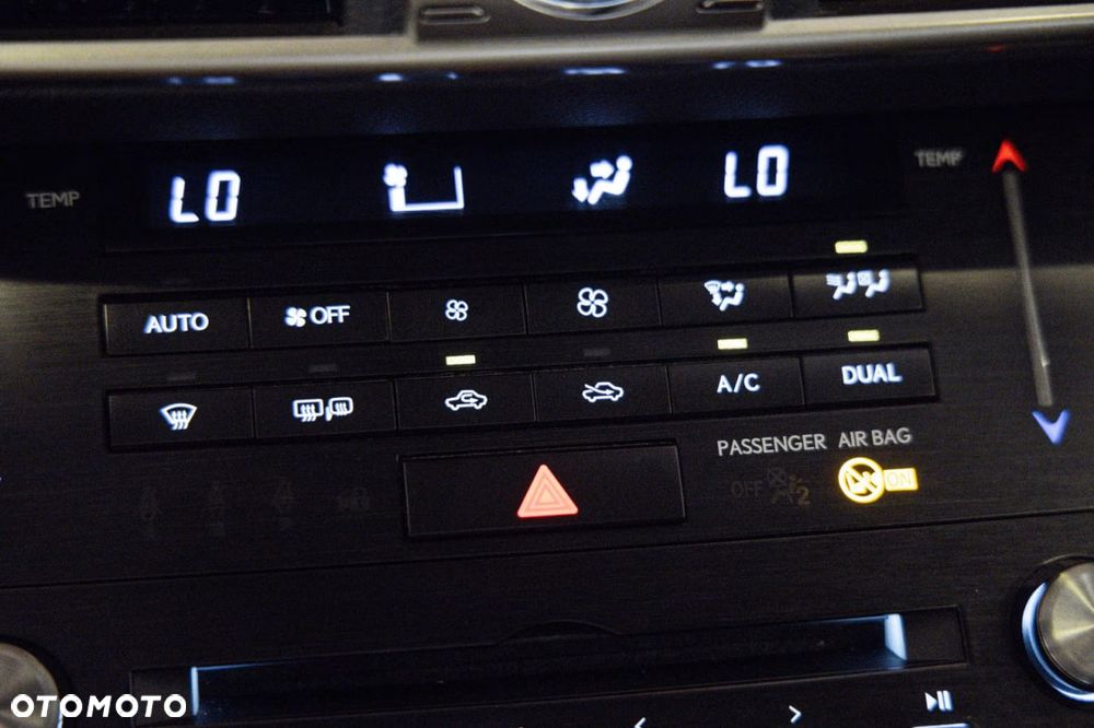 Lexus IS Standard - 18