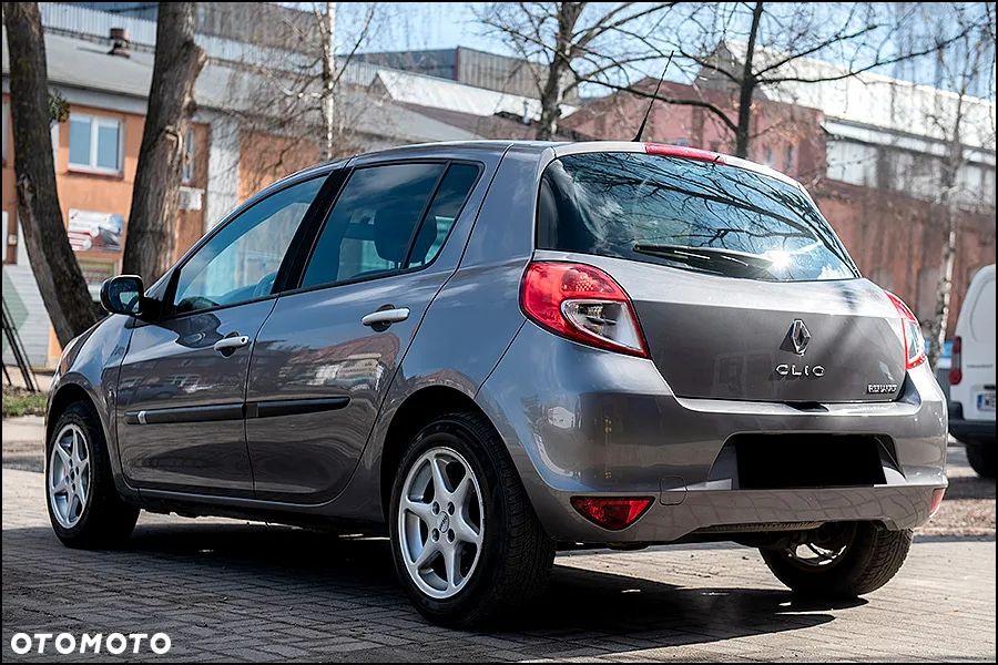 Renault Clio - 8