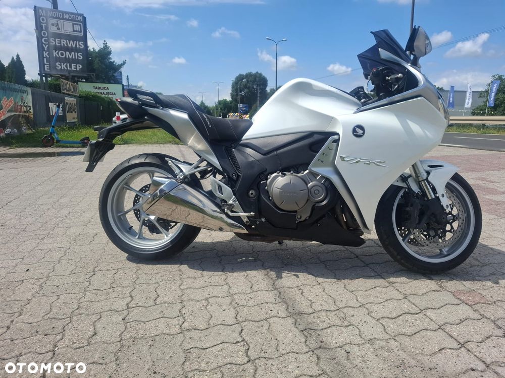 Honda VFR - 3