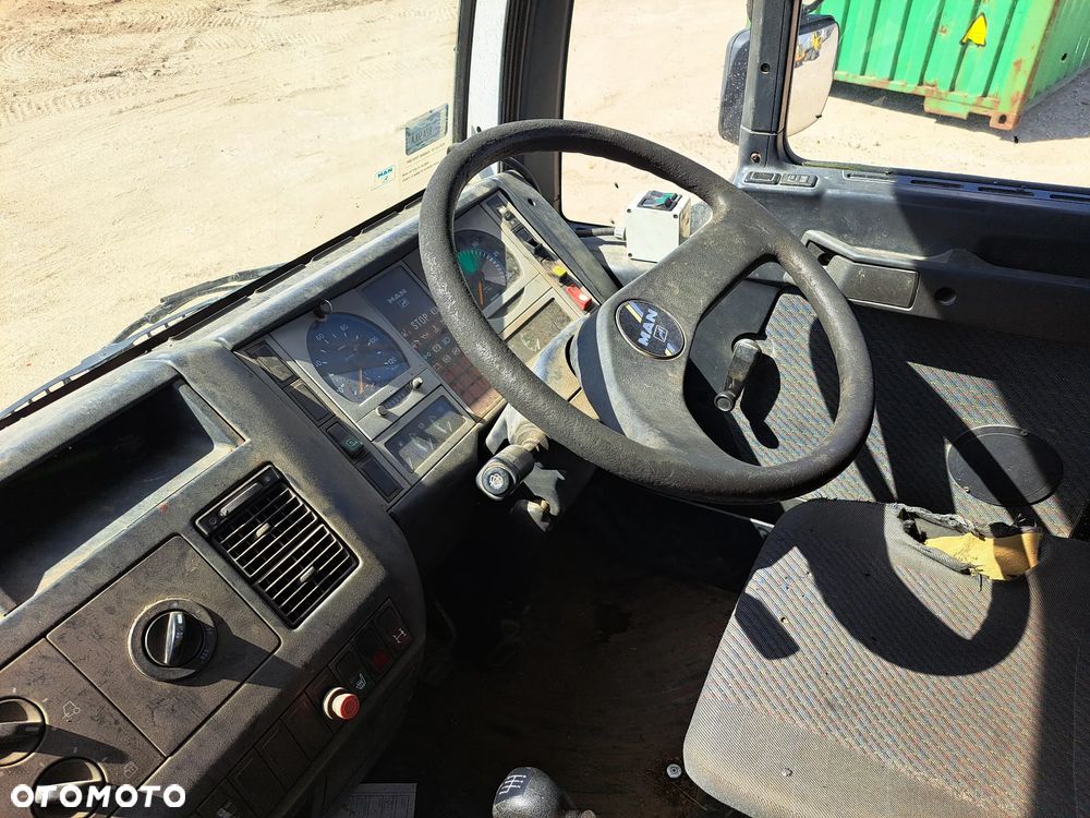 ZAMIATARKA POJAZD SPRZĄTAJĄCY MAN 10.63 - 10