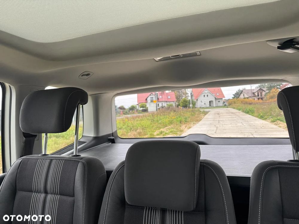 Volkswagen Touran - 10