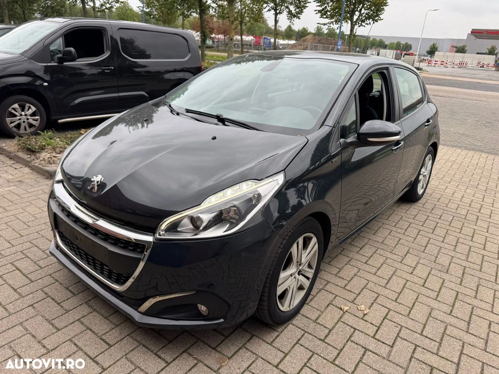 Peugeot 208 - 5