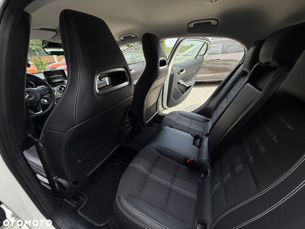 Mercedes-Benz GLA 200 7G-DCT Style - 21