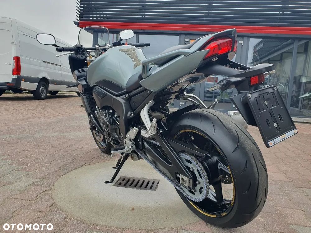 Yamaha FZ - 28