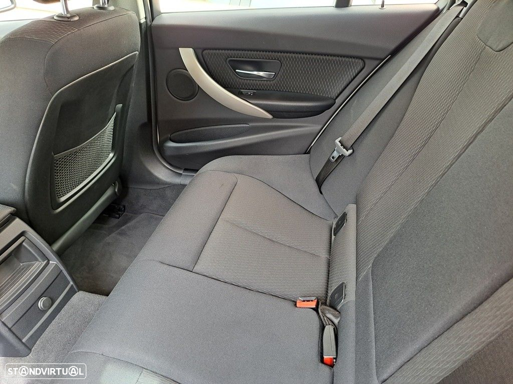 BMW 318 d Touring - 24
