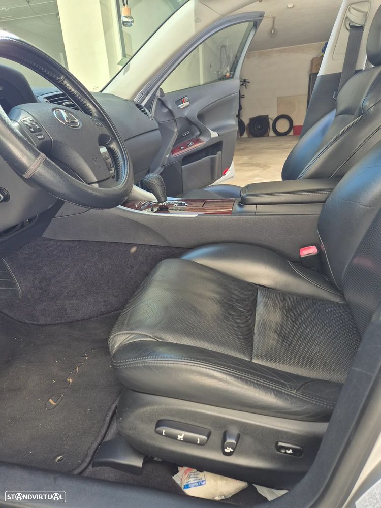 Lexus IS 250 2.5 VVTi Luxury 24 Aut. - 9
