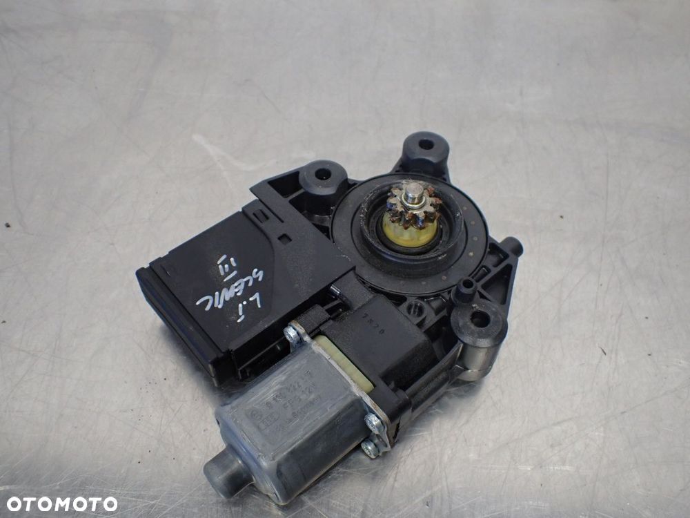 SILNICZEK SZYB LEWY TYŁ RENAULT GRAND SCENIC III   827310166R 0130822517 910837-106 - 2