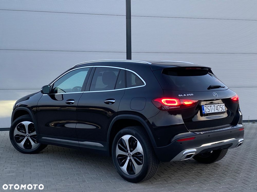 Mercedes-Benz GLA 250 - 21
