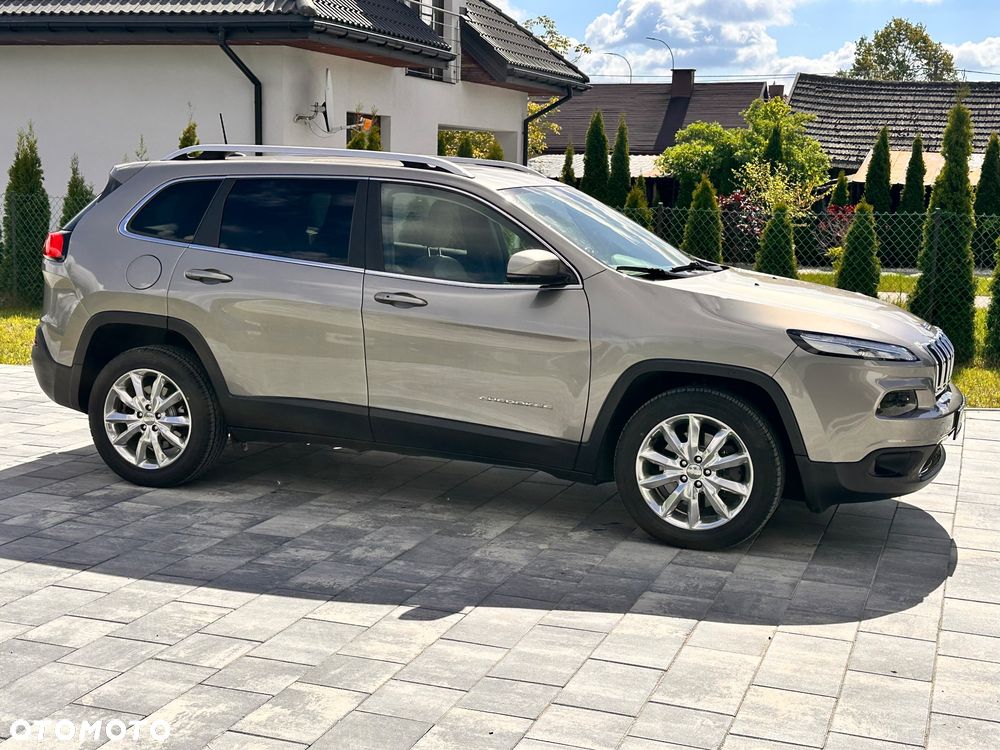 Jeep Cherokee - 5
