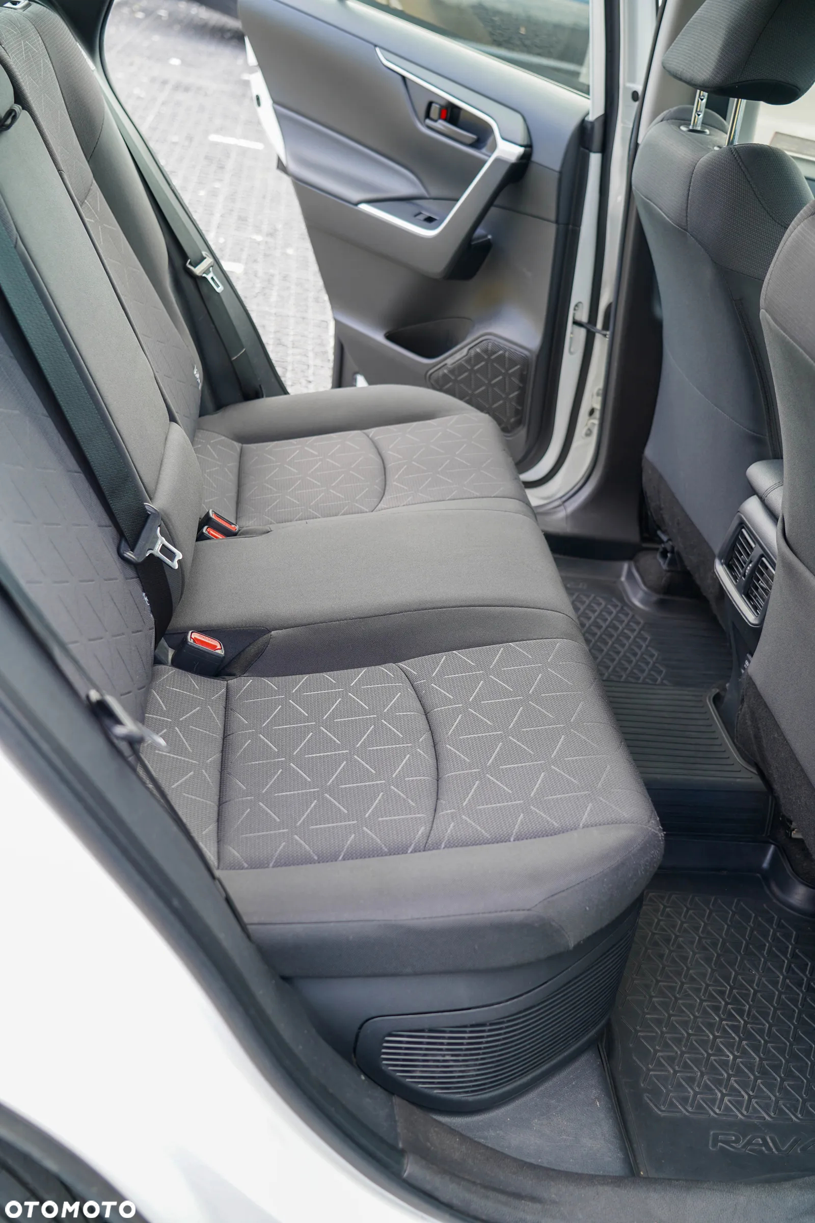 Toyota RAV4 2.5 Hybrid Active 4x2 - 12
