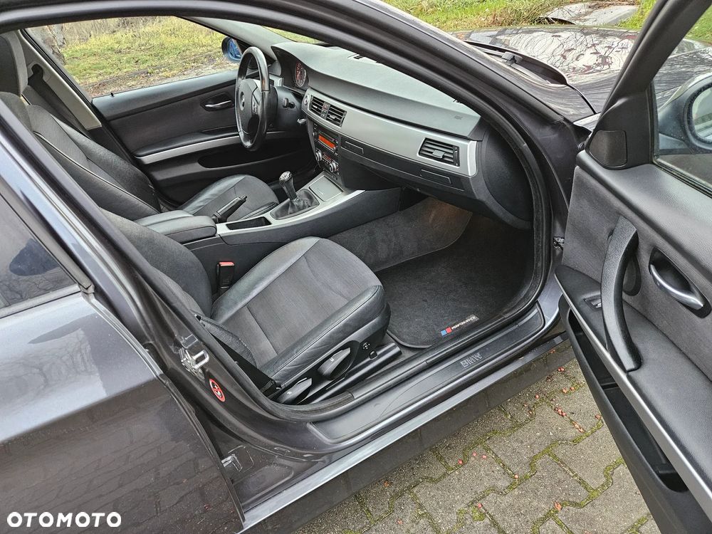 BMW Seria 3 320i - 18
